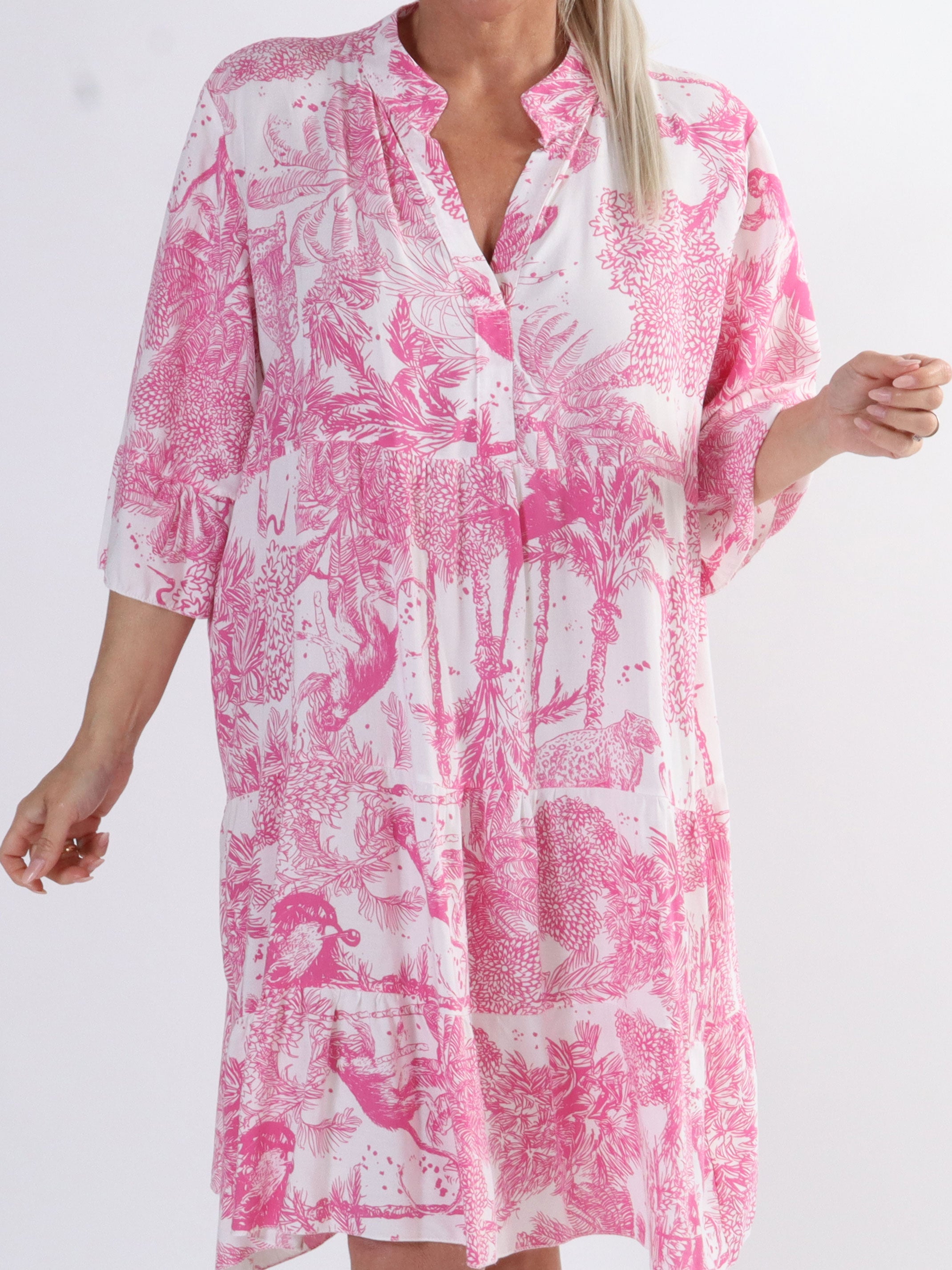 Abbie - Söt klänning i plus size med djungelmotiv